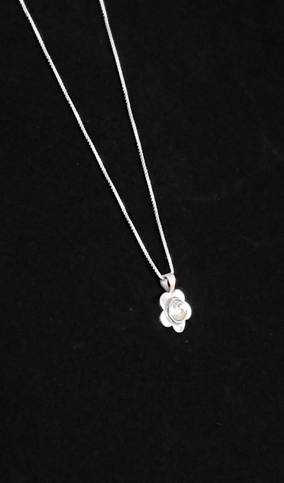 Dainty Flower Necklace